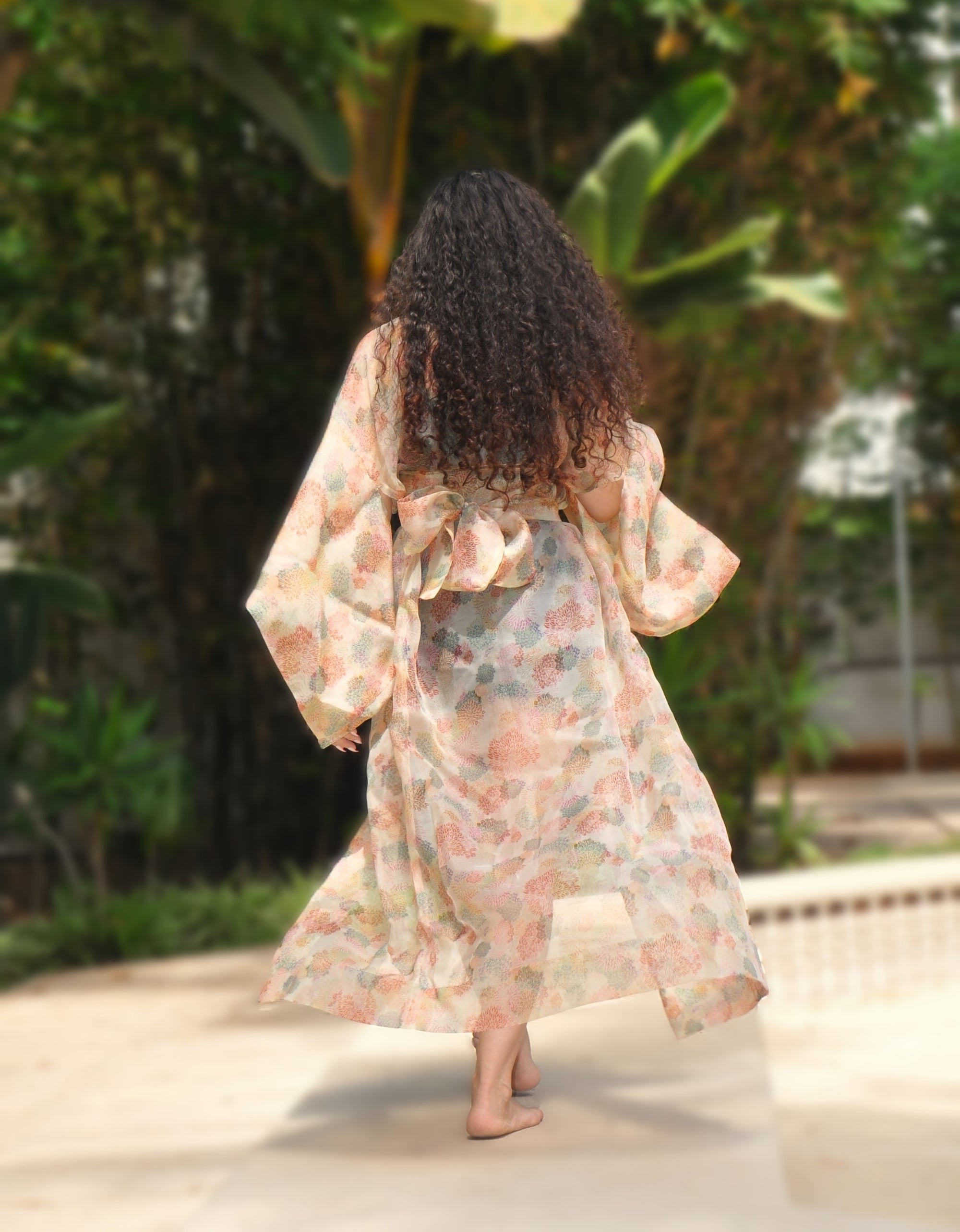 Kimono japonais en organza à motif floral multicolore